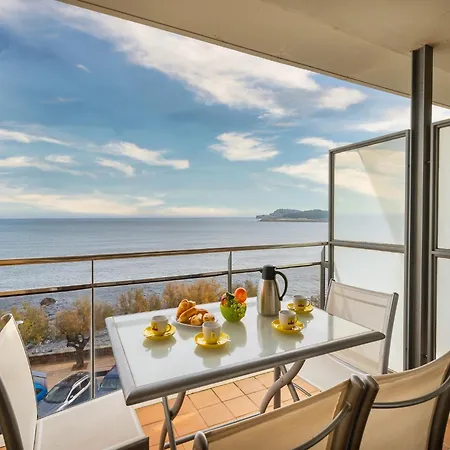 In With Beachfront Views * L' Escala