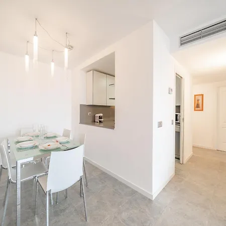 Appartement In With Beachfront Views *