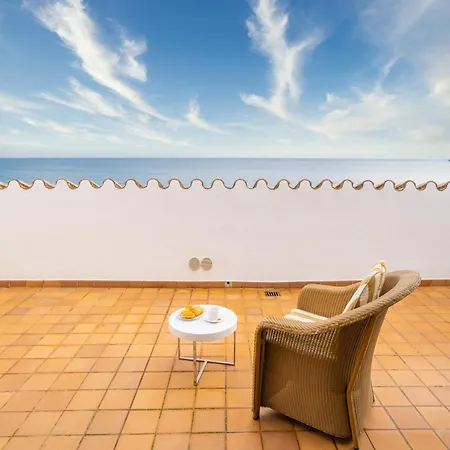 In With Beachfront Views *